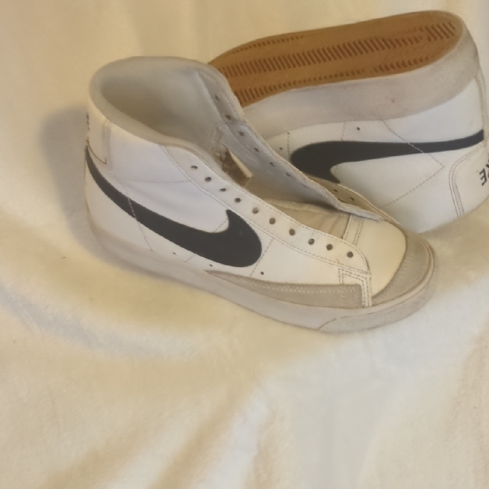 Nike Kids White and Black With A Cream Toe Mid-Top Sneakers